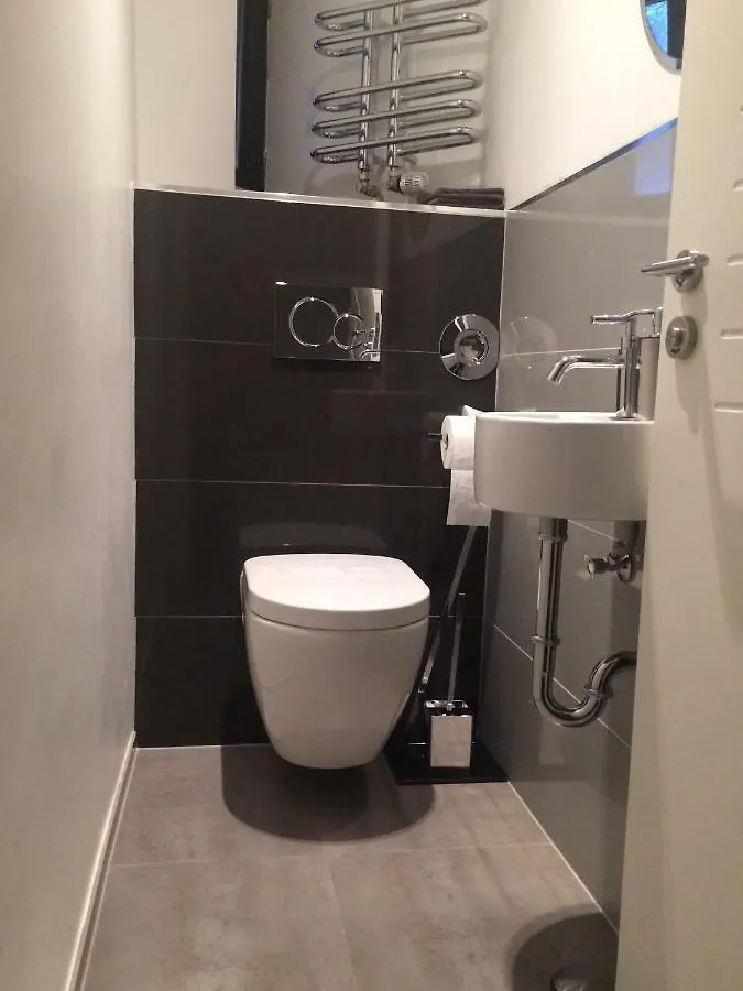 Calm Spacy Room, Own Modern Bath, Near Center, To 1 Person Or A Couple - Not Suitable For Craftsmen, Not Accepted - Privatly Rented Nuremberg