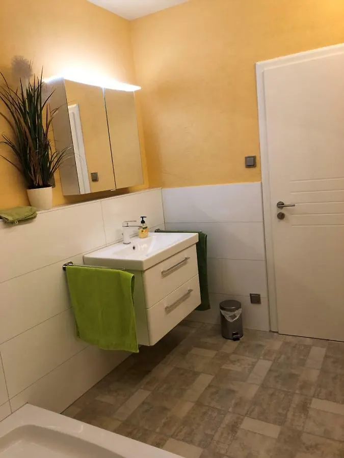 Calm Spacy Room, Own Modern Bath, Near Center, To 1 Person Or A Couple - Not Suitable For Craftsmen, Not Accepted - Privatly Rented Nuremberg Homestay